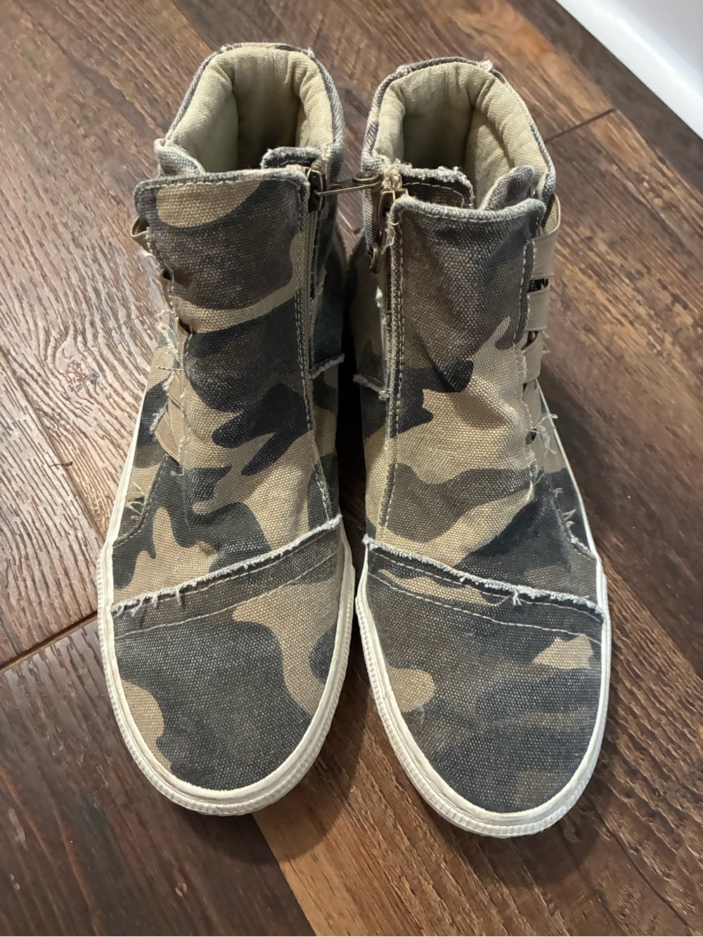 Women’s High-Top Camo Canvas Sneakers - Olive Camo